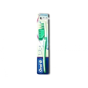 ORAL-B Spazzolino Classic Care Medio - 1pz